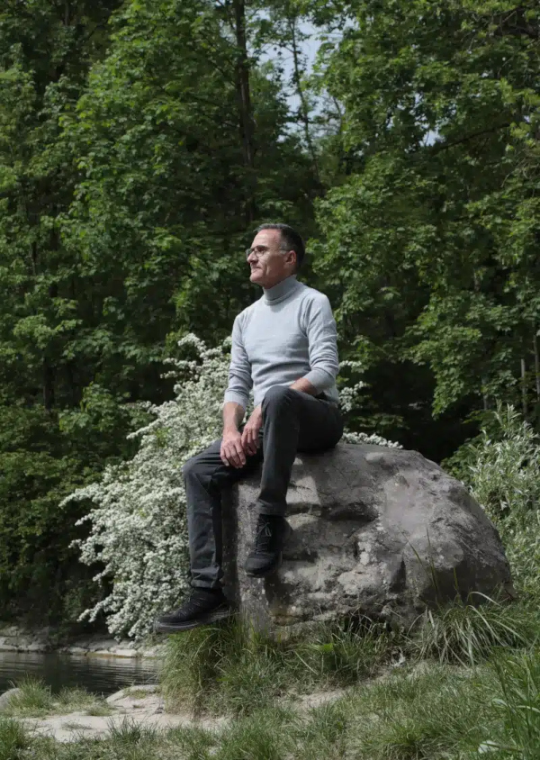 Marcel Sonderer draussen in der Natur
